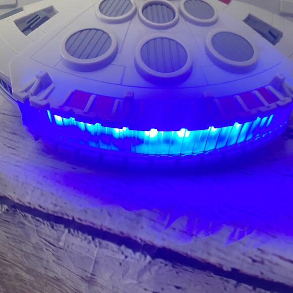 DISNEY Toybox Star Wars Millenium Falcon - Picture 7 of 16